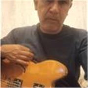 Maestro de guitarra acústica y eléctrica, clases para leer partitura, Maestro en el Idioma Español