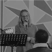 Donne cours de soutien scolaire aux jeunes de primaire. Possibilité de soutien en français, en allemand, en histoire