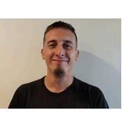 Profesor de espalol imparte clase paea tod
