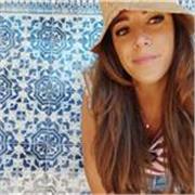 Laureata in chimica partisce lezioni di chimica a studenti di scuole medie e superiori, e di università (es. Ingegneria)