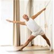 Instructor de Yoga Osteopático e Iyengar en Jávea para salud postural, movilidad y precisión. English spoken 