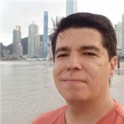 Sou Wanderley, professor ESL com 18 anos de experiência, especialista em alunos adolescentes. Certificado EFSET CEFR C2