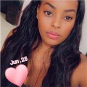 docente de primera infancia imparte conocimientos a sus alumnos