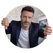 Profesional titulado en Marketing y Publicidad con más de 20 años de experiencia