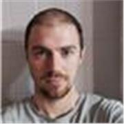 Profesor que posee la carrera en ingeniería informática y llevo más de 4 años con alumnos de mates tanto eso como bachillerato