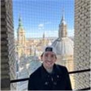 Profesor de matemáticas comprometido con el aprendizaje de los alumnos 