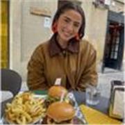 Chica con ganas de tratar con niños y enseñarles a aprender. Nivel de primaria 