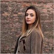 Fotografa professionista impartisce lezioni di Fotografia e Storia della Fotografia per principianti e aspiranti fotografi