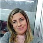Es Docente impartisce lezioni di letteratura Italiana a studenti del liceo o professionale