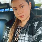 Profesora de matemáticas dicta y orienta a los alumnos para que tengan un buen conocimiento sobre esta asignatura y así puedan desempeñarse de una excelente materia en este ámbito