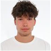 Estudiante de primer año de Ingenieria de Software con una nota de 8.5 en el examen de EVAU de matematicas y un 7.25 en la de Física