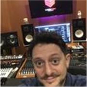 Docente di produzione musicale, vincitore di vari titoli oro e platino nel mercato musicale mainstream impartisce lezioni di produzione musicale presso studio professionale