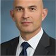 Profesor práctico y paciente; clases a jóvenes y adultos.