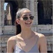 Studentessa universitaria con un livello alto di Inglese