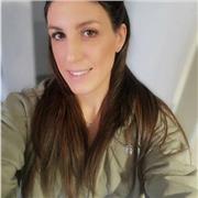 Laureata che impartisce ripetizioni per bambini delle scuole elementari e ragazzi delle medie