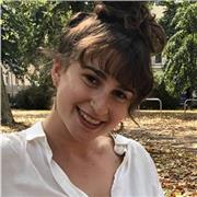 Ich bin Manya, eine English-Tutorin, die Kinder alle Altersgruppen sowie Erwachsene unterrichtet.