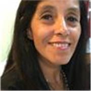 Profesora imparte clases a alumnos de secundaria y todos los niveles