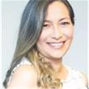 Profesora de comunicación que imparte clases a niños y jóvenes desde los 10 años