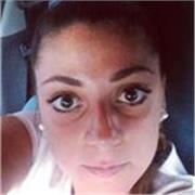 Laureata in Filologia Moderna, impartisce lezioni di italiano e grammatica.