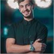 Patient English tutor and medical student offering flexible online lessons for college students.