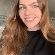 Profesora nativa de inglés con experiencia en ESO y Bachillerato. Clases para adolescentes.
