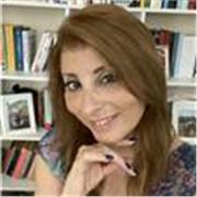 Diplomata in lingue, Laureata in Business Administration Jcu ( università americana) e pregressa esperienza in insegnamento in una scuola è ripetizioni private. Possesso del certificato di First Certificate
