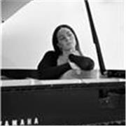 profesora de piano apasionada en último año de carrera que busca enseñas a todos los niveles y edades, transmitiendo la música!