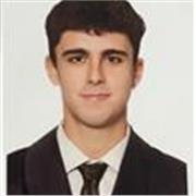 Profesor hábil en varias materias y estudiando educación primaria.