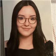 Apta para ayudar en tareas de distintas materias a niños en primaria, secundaria e infantil.