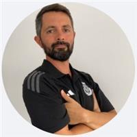 Entrenador de futbol matriculado con licencia UEFA B