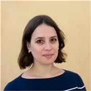 Franco-Américaine basée à Nice (cours en ligne possible), prof et chercheuse, enseignante en anglais à tout niveau. 