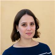 Franco-Américaine basée à Nice (cours en ligne possible), prof et chercheuse, enseignante en anglais à tout niveau.
