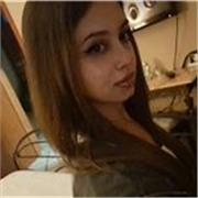 Salve! Sono Giulia, 18 anni, ho una preparazione di inglese C1 riconosciuta dal Cambridge College Exam