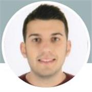 Ingeniero Mecánico imparte clases a adultos