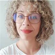 Profesora con más de 10 años de experiencia