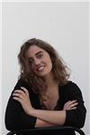 Profesora imparte clases de distintas materias de ciencias y literatura