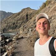 Als engagierter und erfahrener Nachhilfelehrer für Mathematik bin ich leidenschaftlich daran interessiert, Schülern aller Altersstufen dabei zu helfen, ihr mathematisches Potenzial zu entfalten. Mit einer individuellen Herangehensweise und einem umfassend