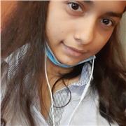 Estudiante de enseñanza de biologia para niños de primaria