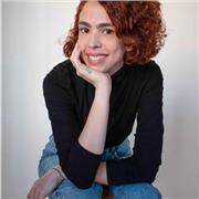 Professora nativa de português e proficiente em inglês