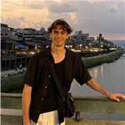 Étudiant à Centrale Lyon donne cours de Physique-Chimie à des étudiants de tout niveaux