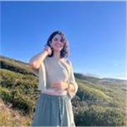 Estudiante de grado universitario (artes) con nivel intermedio alto en ingés