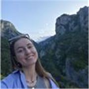 Je parle couramment l’anglais, et je fais en ce moment un cours pour enseigner des langues