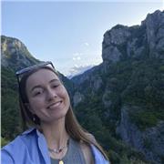 Je parle couramment l’anglais, et je fais en ce moment un cours pour enseigner des langues