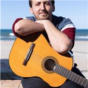 Mastro de música y titulado superior guitarra clásica. 20 años de experiencia