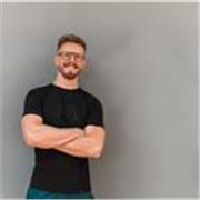 LIZENZIERTER/LEIDENSCHAFTLICHER PERSONAL TRAINER 
1:1 
ONLINE COACHING 