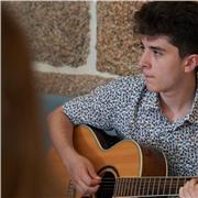 Estudiante de grado superior de guitarra apasionado por dar clase a cualquier edad de cualquier aspecto de la música y/o guitarra