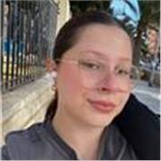 Profesora de la rama de humildades que imparte clases para bachillerato y preparo para selectividad. También, doy clases para otros niveles