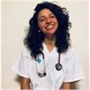 Médica especialista en Medicina de Familia y Urgencias con enfoque en Salud comunitaria y enfermedades tropicales. Políglota. 