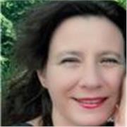 muttersprachliche Englisch-Tutorin, die mit Freude alle Altersstufen unterstützt