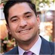 Spanisch-Tutor, der jungendliche und erwachsene  Menschen unterrichtet.  